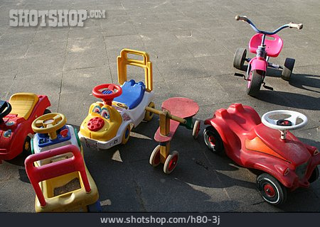 
                Kinderspielzeug, Dreirad, Spielauto                   