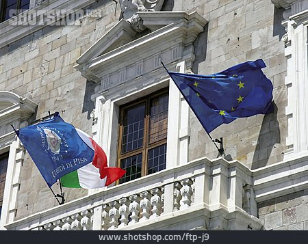 
                Fahne, Balkon, öffentliches Gebäude, Pisa                   
