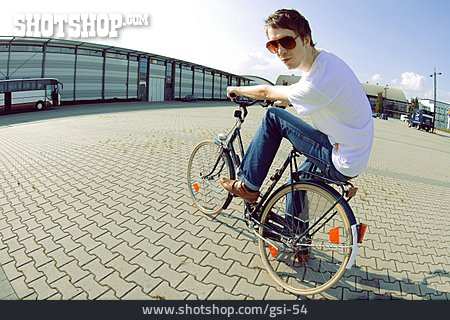 
                Jugendlicher, Fahrradfahrer                   
