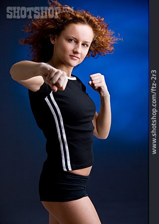 
                Junge Frau, Frau, Sport & Fitness, Kampfsport                   