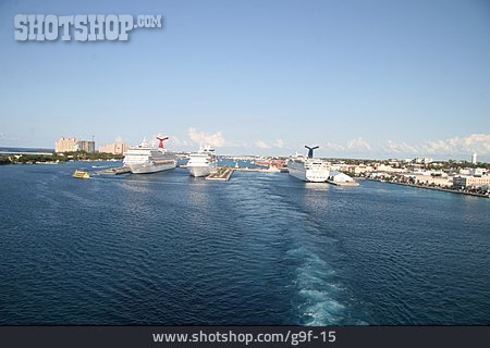 
                Hafen, Nassau, Bahamas                   