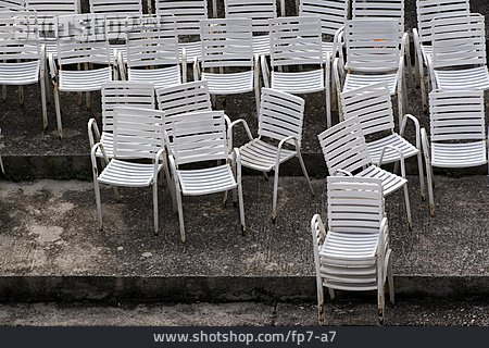 
                Stuhl, Stuhlreihe                   