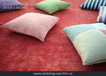 
                Kissen, Teppich, Textil                   