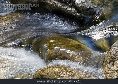 
                Wasser, Stein, Fließen                   