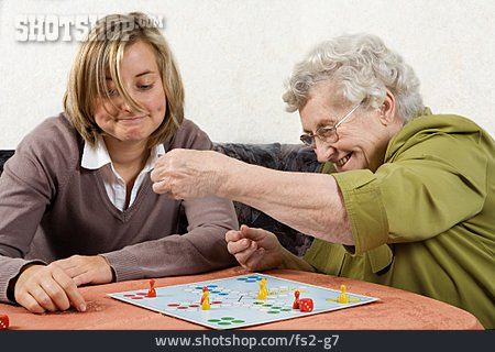 
                Großmutter, Seniorin, Brettspiel, Generation                   