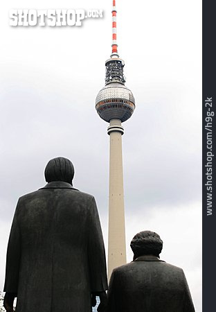 
                Berlin, Fernsehturm, Alexanderplatz, Marx-engels-forum                   