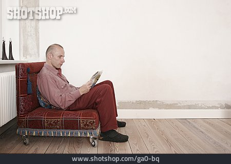 
                Mann, Häusliches Leben, Lesen                   