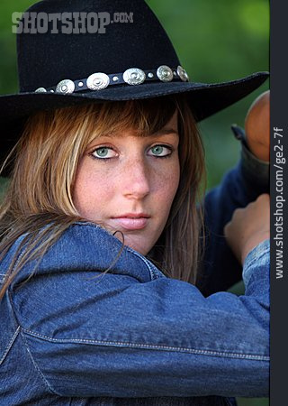 
                Junge Frau, Cowboyhut, Cowgirl                   