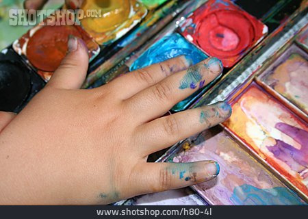
                Malen, Kinderhand, Fingerfarben                   