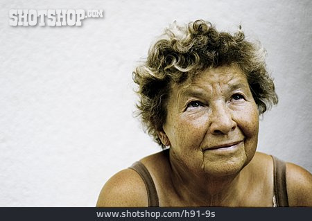 
                Frau, über 60 Jahre, Seniorin                   
