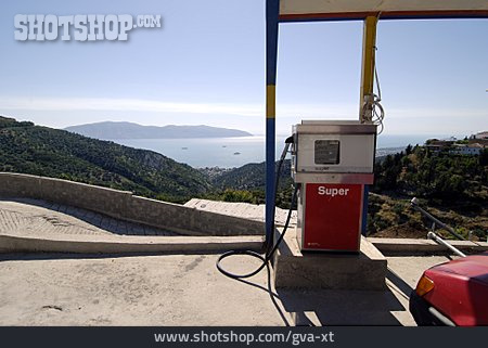 
                Benzin, Tankstelle, Zapfsäule, Albanien                   