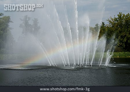 
                Regenbogen, Springbrunnen, Fontäne                   