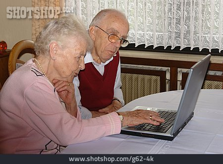 
                Seniorin, Senior, Computer                   