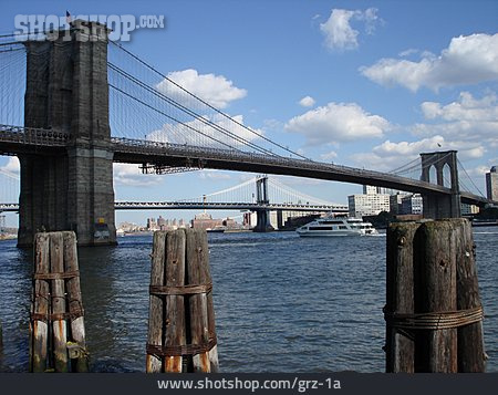 
                Brücke, Brooklyn Bridge, East River                   