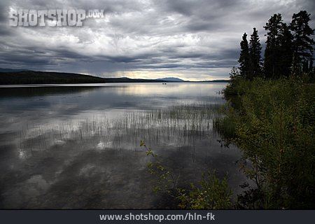
                Gewitterwolke, See, Yukon                   