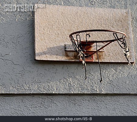 
                Kaputt, Basketballkorb                   
