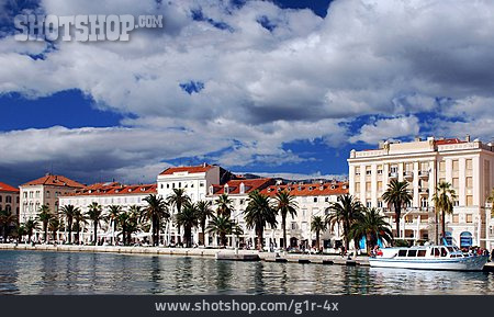 
                Kroatien, Uferpromenade, Trogir                   