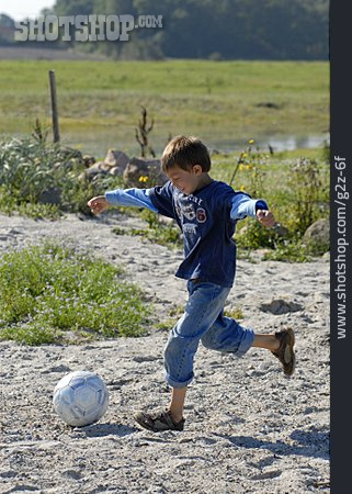
                Junge, Kind, Freizeit & Entertainment, Fußball                   