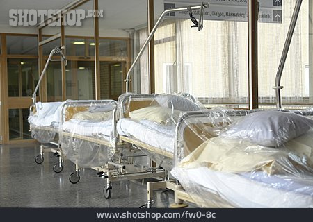 
                Krankenhaus, Krankenhausbetten                   