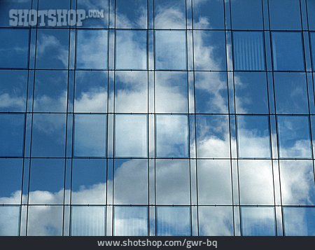 
                Wolke, Spiegelung, Glasfassade                   