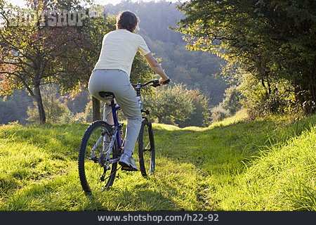 
                Frau, Freizeit & Entertainment, Radfahren, Radfahrerin                   