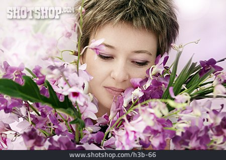 
                Frau, Blumenstrauß                   