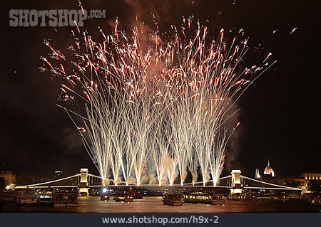 
                Firework Display, Budapest, Chain Bridge                   