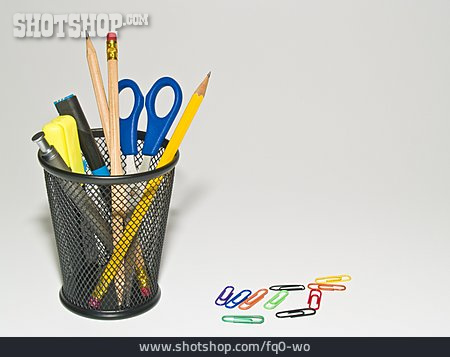 
                Büromaterial, Stiftebecher, Schreibwaren                   