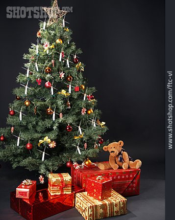 
                Weihnachten, Bescherung, Heiligabend, Weihnachtsbaum                   