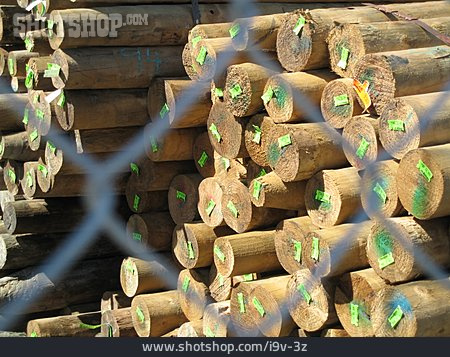 
                Holzstapel, Holzindustrie, Holzlager                   