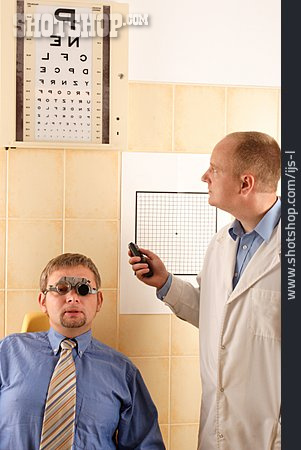 
                Augenarzt, Sehtest, Augenuntersuchung                   