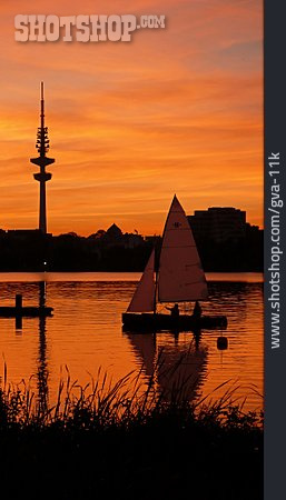 
                Sonnenuntergang, Hamburg, Außenalster                   