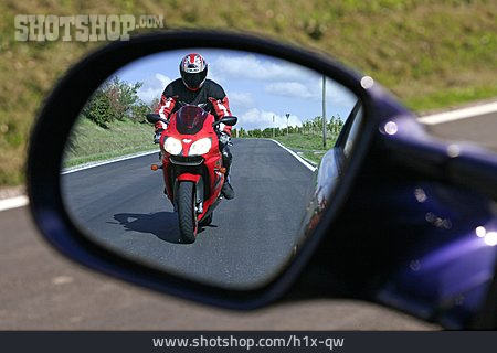 
                Straße, Rückspiegel, Motorradfahrer                   