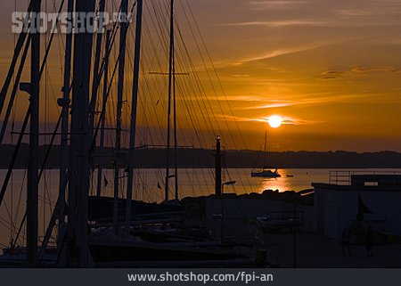 
                Sonnenuntergang, Hafen, Segelboot                   