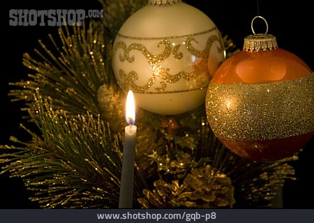 
                Weihnachten, Kerze, Christbaumkugel, Weihnachtsschmuck                   