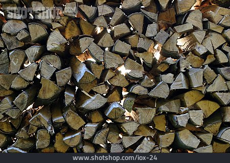 
                Holz, Holzstapel, Scheite, Brennholz                   