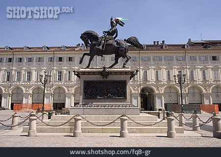 
                Reiterstandbild, Turin, Piazza Carlo Alberto                   