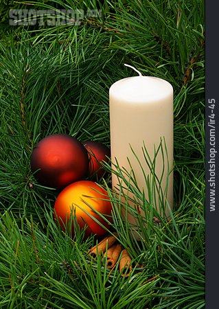 
                Advent, Kerze, Christbaumkugel                   