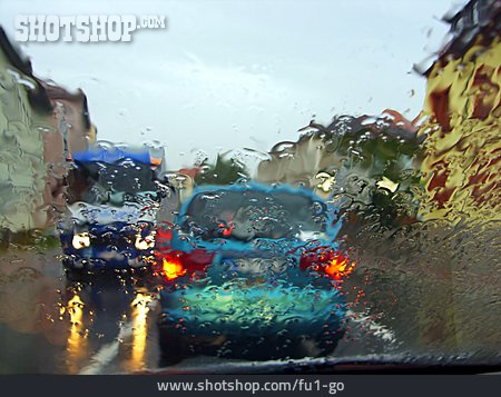 
                Regen, Straßenverkehr                   