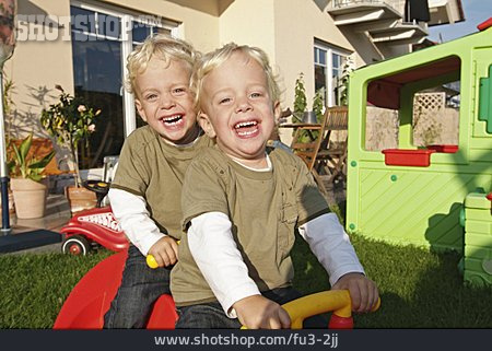 
                Spaß & Vergnügen, Spielzeugauto, Zwillinge                   