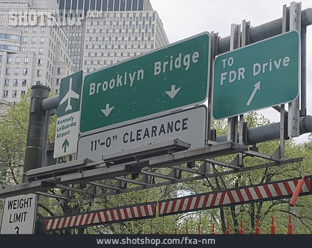 
                Verkehrszeichen, Straßenverkehr, Brooklyn Bridge                   
