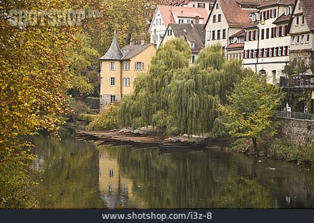 
                Tübingen, Neckar, Hölderlinturm                   