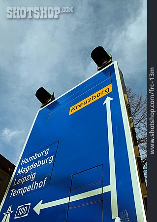 
                Verkehrsschild, Kreuzberg, Autobahnschild                   