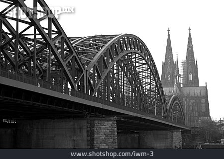 
                Kölner Dom, Hohenzollernbrücke                   