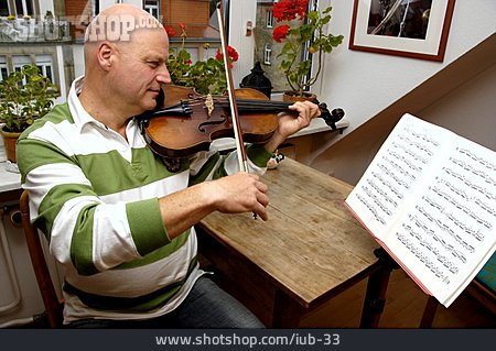 
                Musizieren, Geigen                   