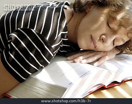 
                Schlafen, Erschöpft, Lernen, Prüfung                   