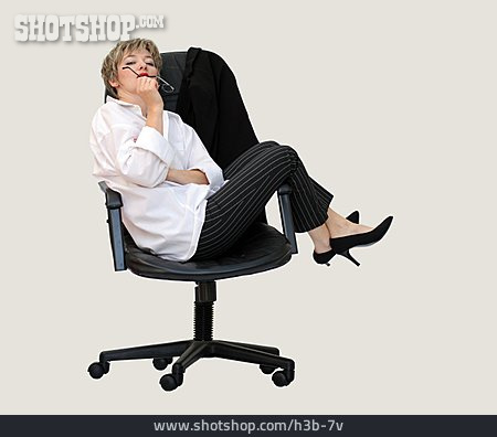 
                Geschäftsfrau, Nachdenklich, Grübeln, Bürostuhl                   