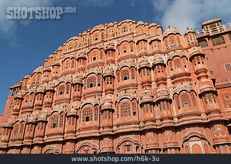 
                Jaipur, Hawa Mahal, Sandsteingebäude                   