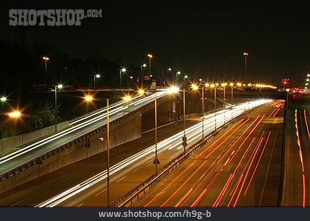 
                Nacht, Autobahn, Straßenverkehr                   