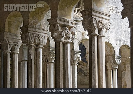 
                Kreuzgang, Dubrovnik, Franziskanerkloster                   
